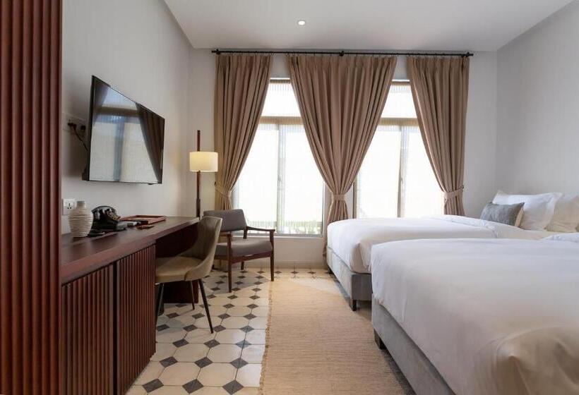 חדר דלוקס, La. Chronique