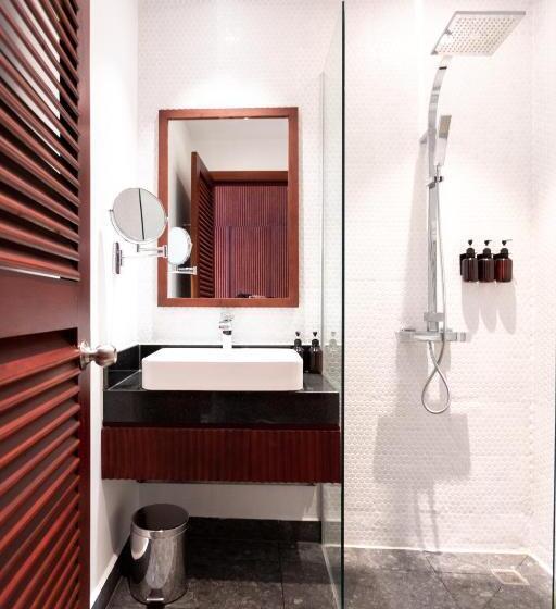 חדר דלוקס, La. Chronique