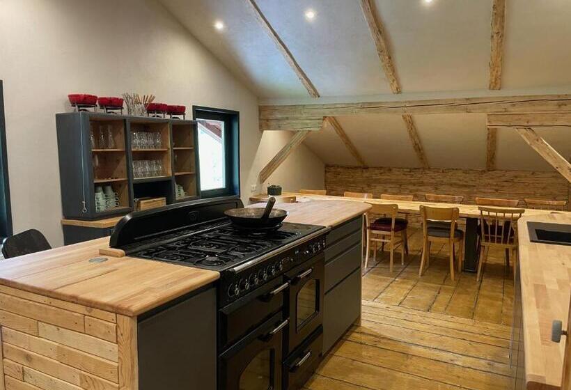 Номер Стандарт Вид на Горы, Backyard Mountain