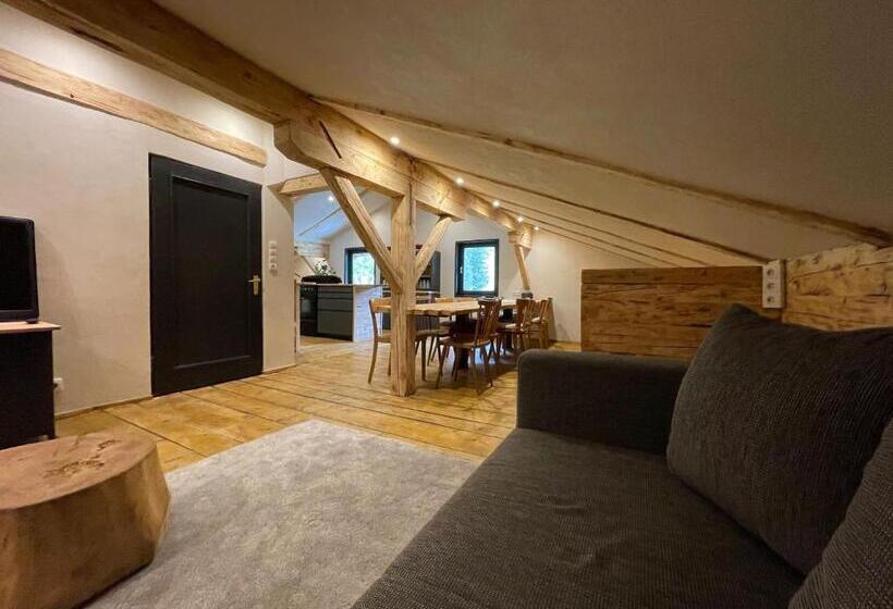 اتاق استاندارد با چشم‌انداز کوهستان, Backyard Mountain