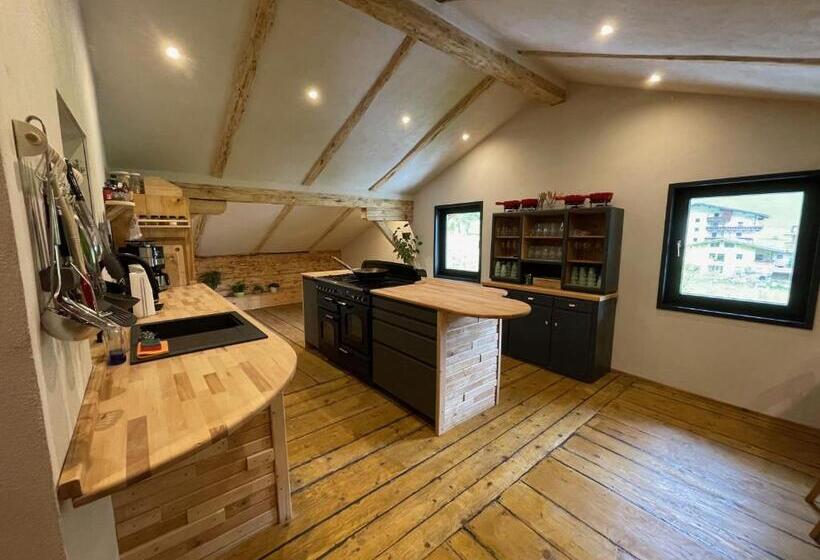 Номер Стандарт Вид на Горы, Backyard Mountain