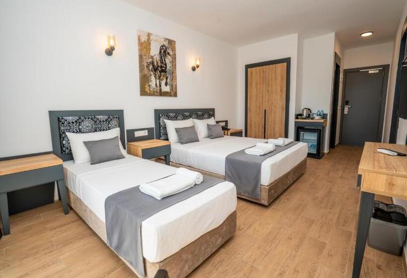 Quarto Triplo Estandar, Marmaris Kensington Green