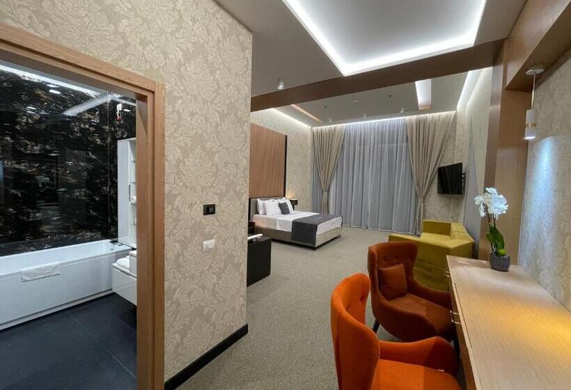 스위트 킹사이즈 침대, Deluxe Resort And Spa