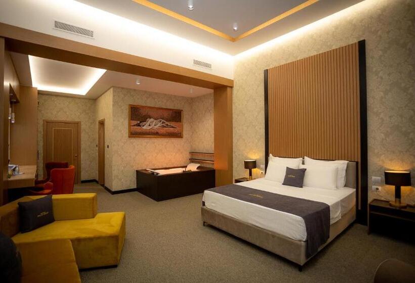 스위트 킹사이즈 침대, Deluxe Resort And Spa