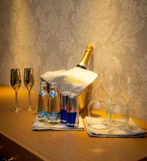 스위트 킹사이즈 침대, Deluxe Resort And Spa