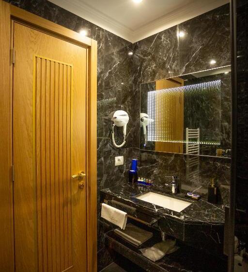 디럭스 룸, Deluxe Resort And Spa