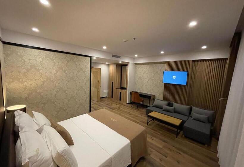 스탠다드 룸 킹사이즈 침대, Deluxe Resort And Spa