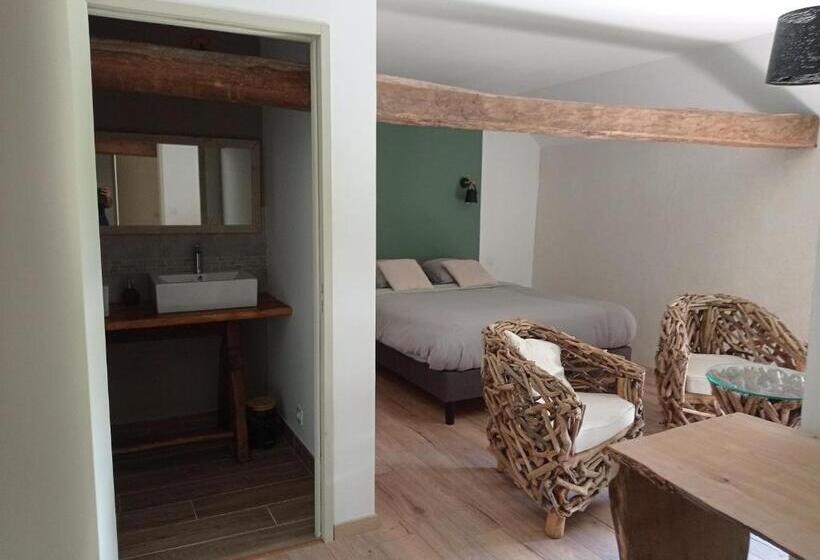 Стандартный Номер Кровать Кинг, Oust Au Lit