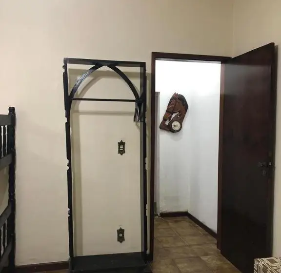 スタンダードスタジオ, Hostel Limão Doce
