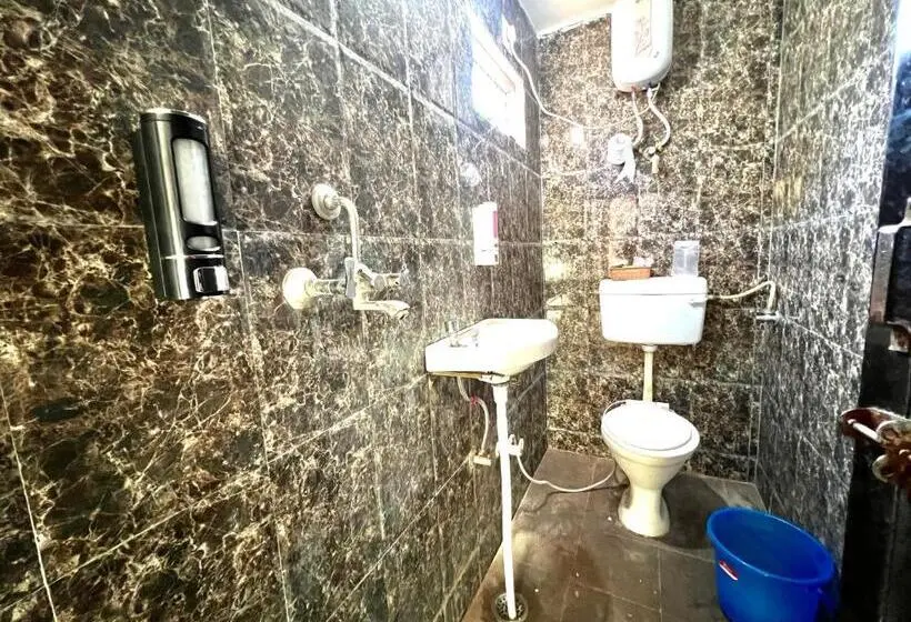 اتاق لوکس سه تخته, Bhoora House