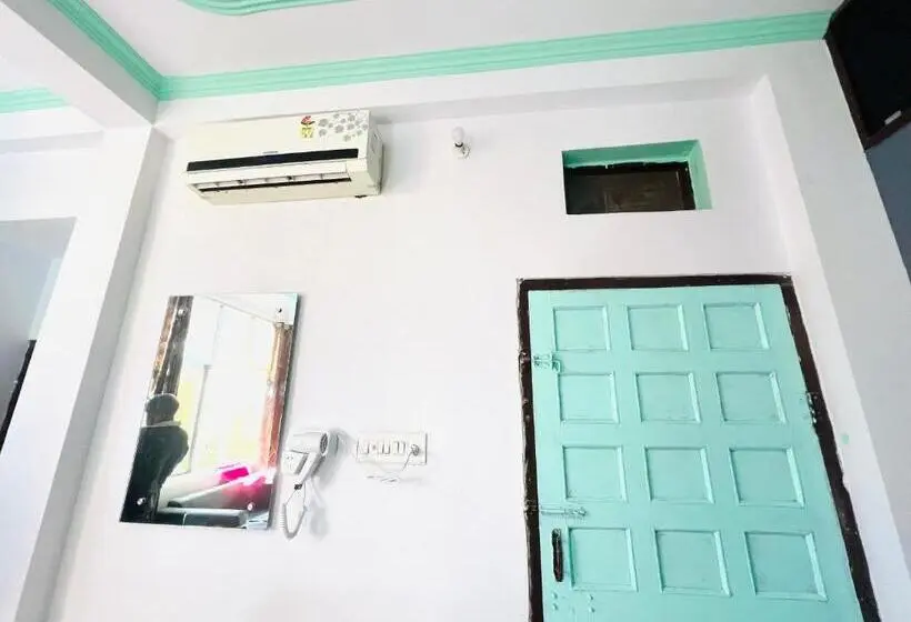 اتاق لوکس سه تخته, Bhoora House
