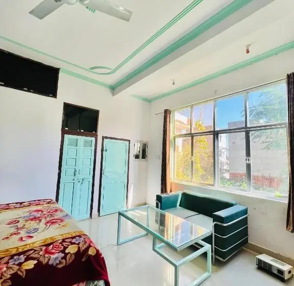 اتاق لوکس سه تخته, Bhoora House