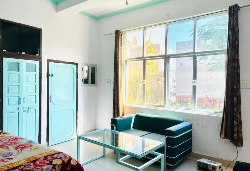 اتاق لوکس سه تخته, Bhoora House