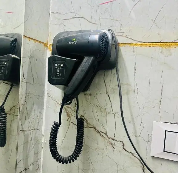 استودیو استاندارد با چشم‌انداز باغ, Bhoora House