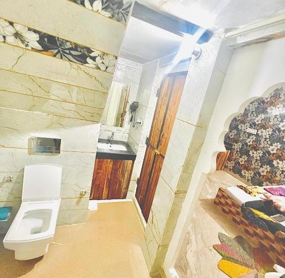 Студио Стандарт Вид на Сад, Bhoora House