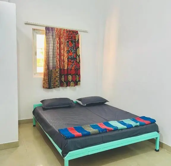 اتاق استاندارد با بالکن, Bhoora House