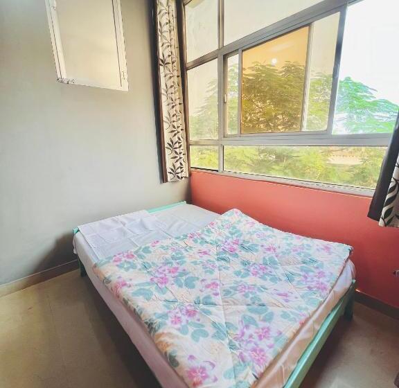 דירת חדר נוף לגינה, Bhoora House