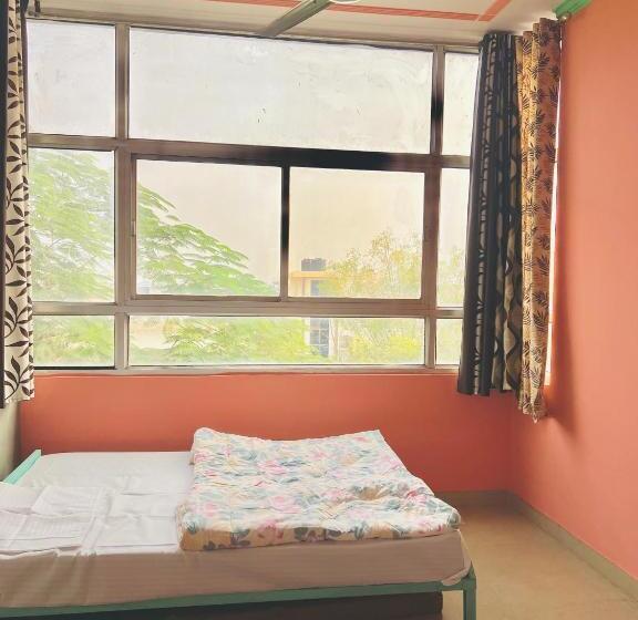 דירת חדר נוף לגינה, Bhoora House