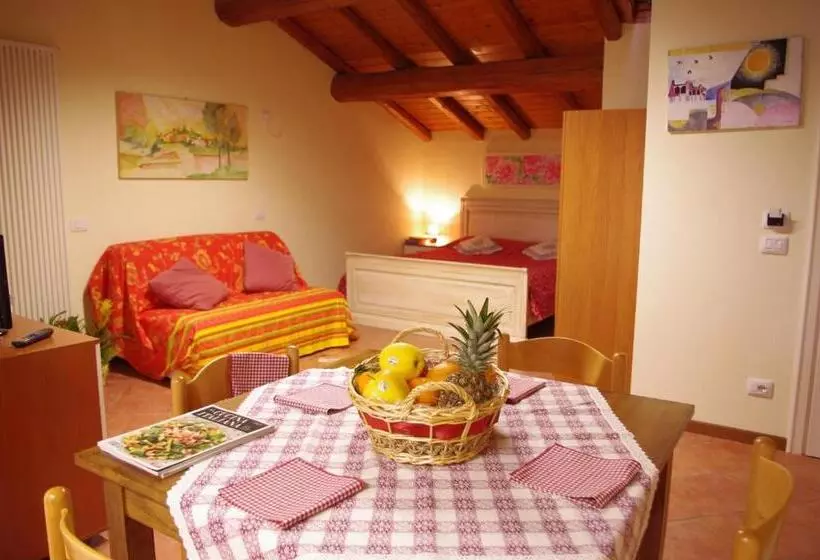 スタンダードスタジオ, Agriturismo La Casa Del Mandorlo