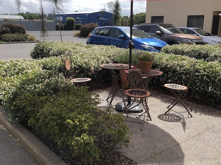 סטודיו סופריור, Bella Vista Motel Ashburton