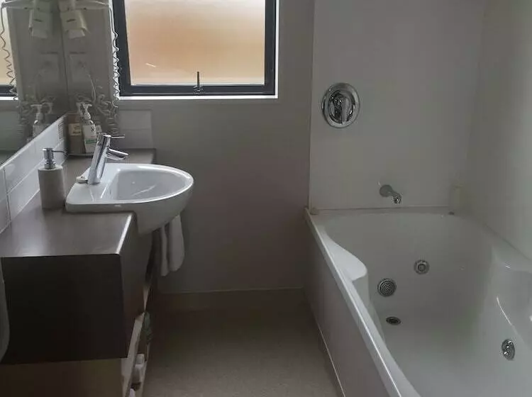 スーペリアスタジオ, Bella Vista Motel Ashburton