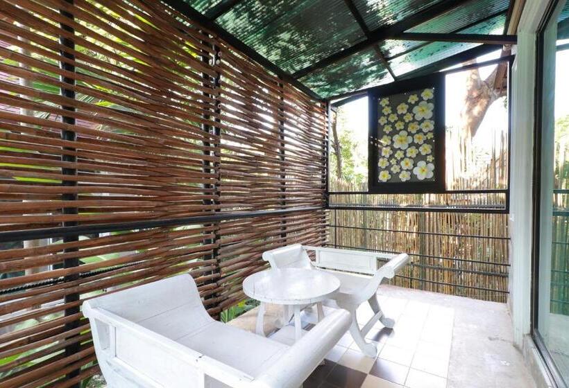 חדר דחוקס עם מיטת קינג, Capital O 464 At Nata Chiangmai Chic Jungle