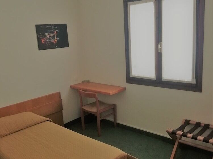 اتاق استاندارد یک نفره, Crimea