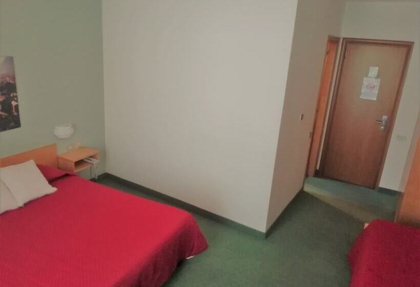 اتاق استاندارد سه نفره, Crimea