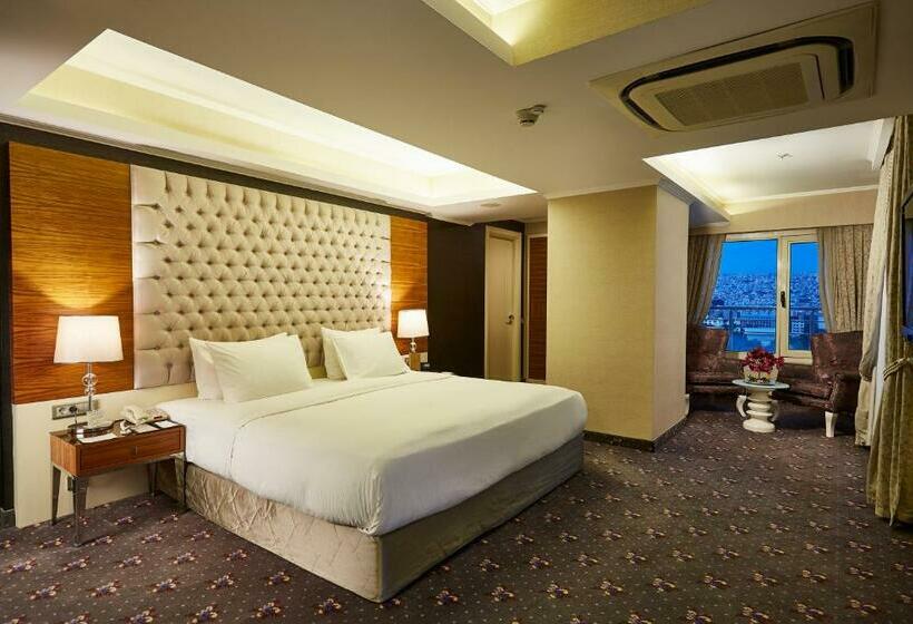سوئیت جونیور با تخت بزرگ, Doubletree By Hilton Hotel Izmir   Alsancak