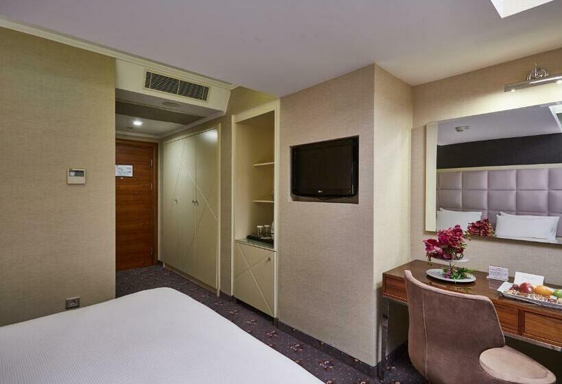 اتاق استاندارد با تخت بزرگ, Doubletree By Hilton Hotel Izmir   Alsancak
