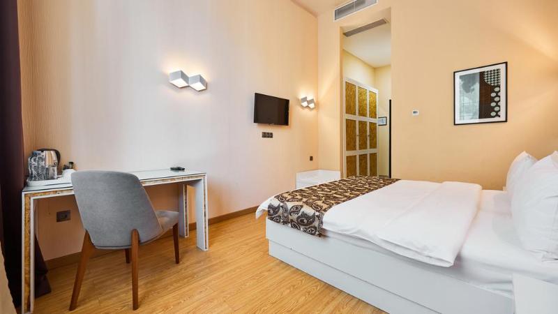 Quarto Estandar, Iyarin @ Tuk Chang