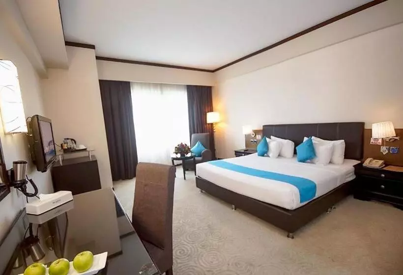 キングサイズベッドのデラックスルーム, Kinta Riverfront Hotel & Suites