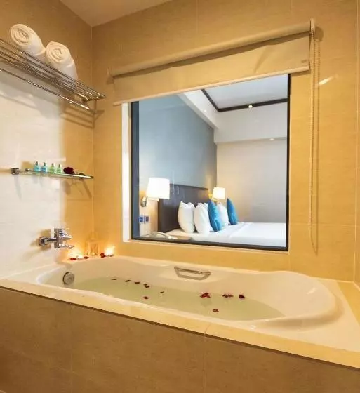 キングサイズベッドのスーペリアルーム, Kinta Riverfront Hotel & Suites