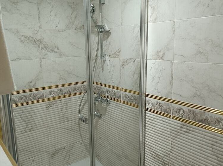 اتاق لوکس, Leyenda