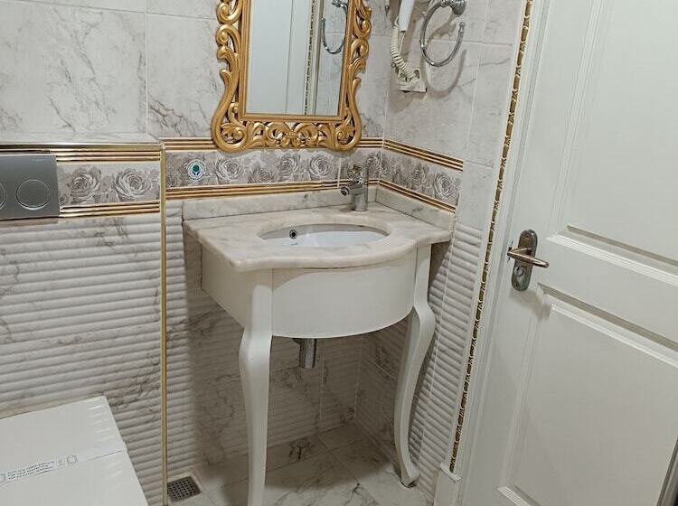 اتاق استاندارد سه نفره, Leyenda