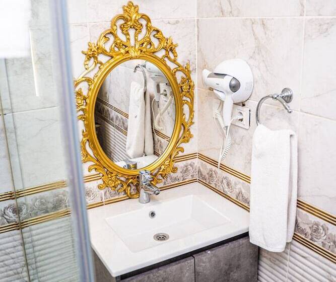 اتاق استاندارد سه نفره, Leyenda