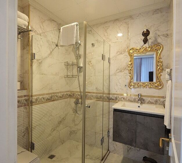 اتاق استاندارد سه نفره, Leyenda