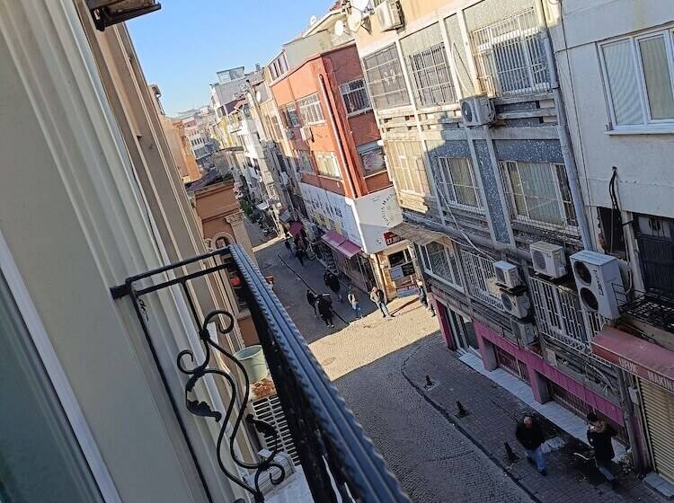 اتاق استاندارد سه نفره, Leyenda