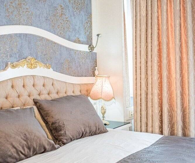 اتاق استاندارد سه نفره, Leyenda