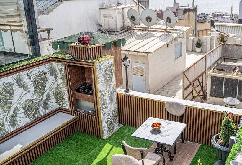 اتاق خانوادگی, Leyenda