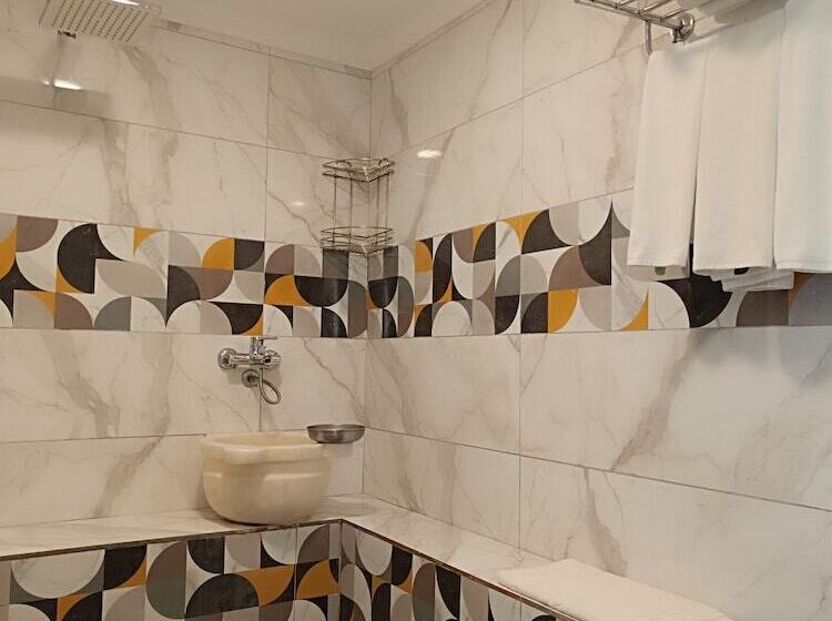 اتاق خانوادگی, Leyenda