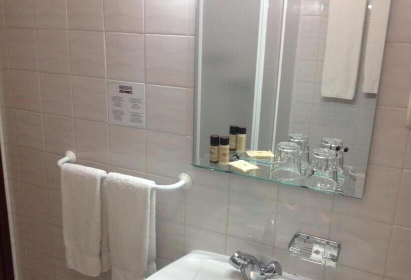 标准三人间, Ribeiro