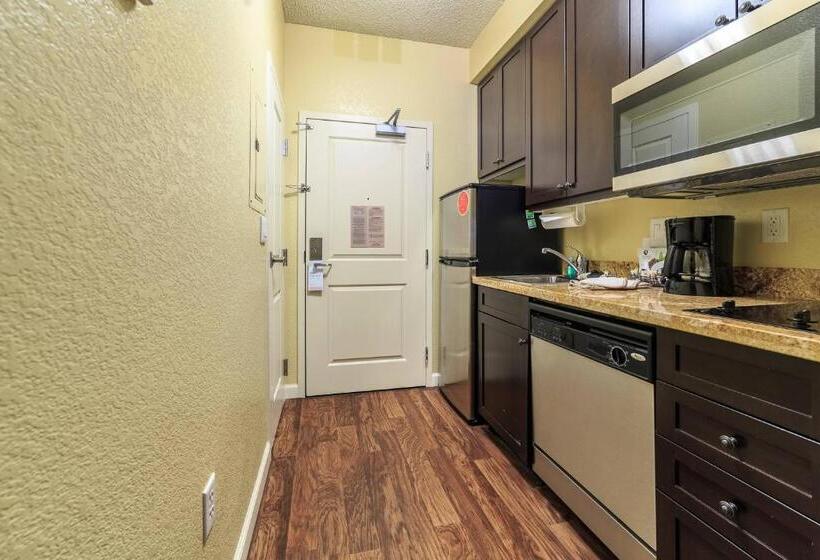 جناح, Towneplace Suites Farmington