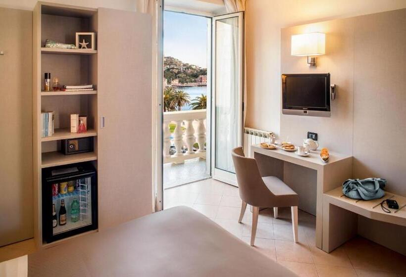 Yandan Deniz Manzaralı Tek Kişilik Standart Oda, Vesuvio
