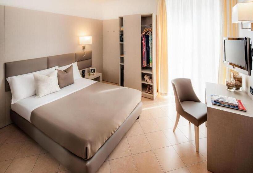 Yandan Deniz Manzaralı Tek Kişilik Standart Oda, Vesuvio