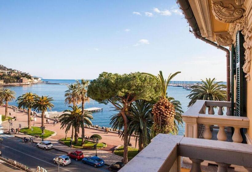 Yandan Deniz Manzaralı Tek Kişilik Standart Oda, Vesuvio