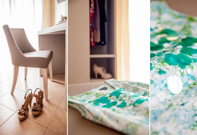 Yandan Deniz Manzaralı Tek Kişilik Standart Oda, Vesuvio