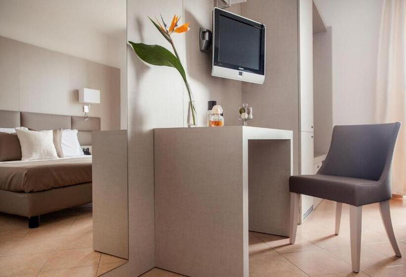 Deniz Manzaralı Aile Odası, Vesuvio