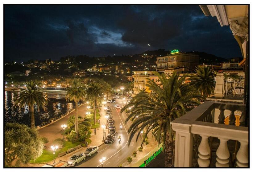 Triple Room Sea View, Vesuvio