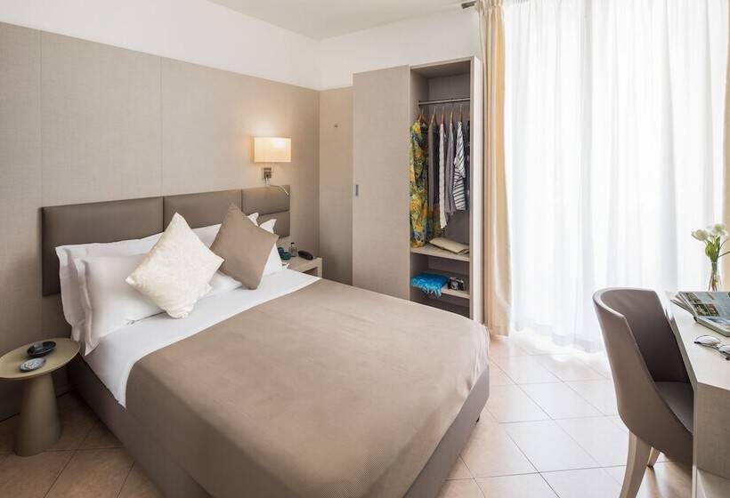 Yandan Deniz Manzaralı Tek Kişilik Standart Oda, Vesuvio